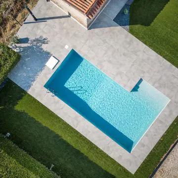 piscina azzurra